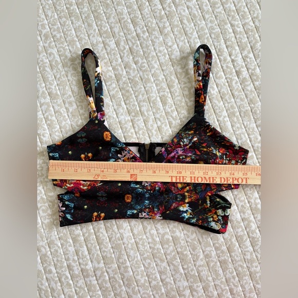 ASTR the Label Floral Side Cut Out Crop Top | Size Medium M - Picture 6 of 9